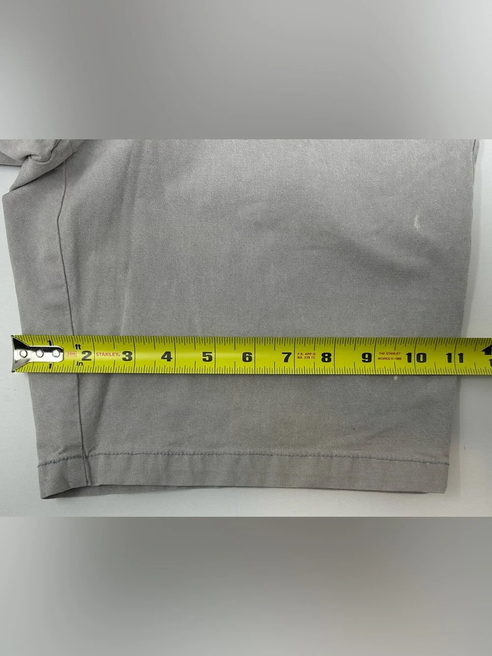 Old Navy Ultimate Slim Built in Flex Gray Shorts Size 32